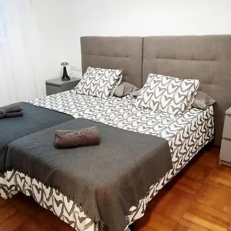 Apartment En El Centro De Menendez Pelayo 17